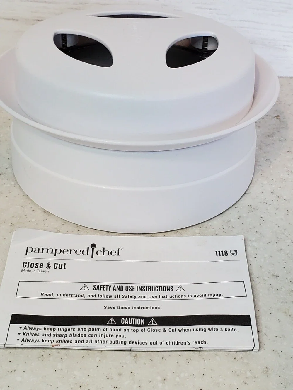 Pampered Chef Close & Cut Food Slicer Holder Bagel Tomato Grapes #1118