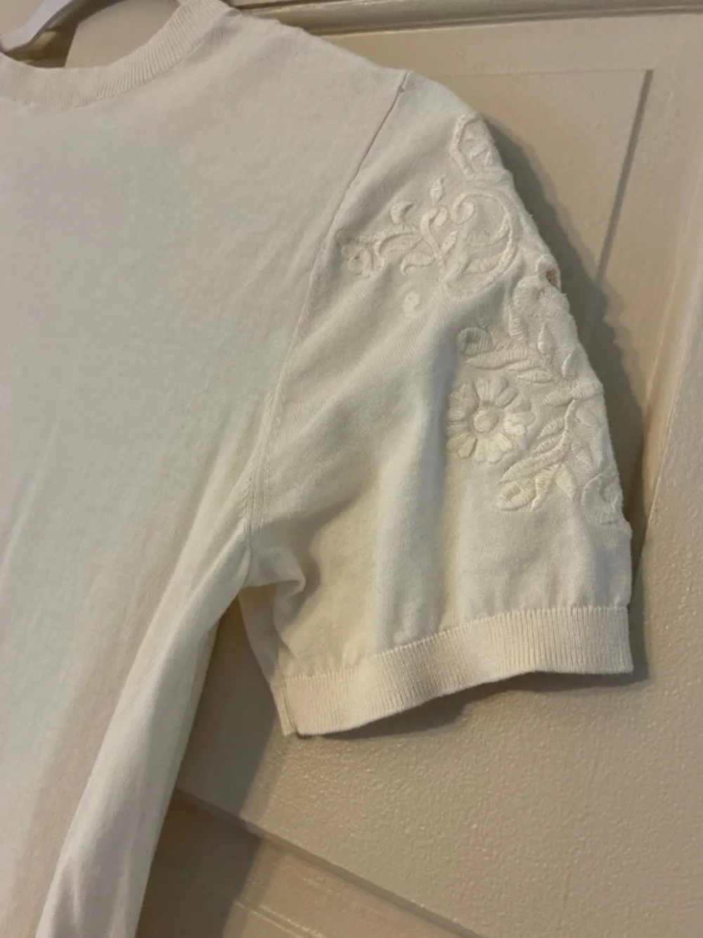 Tory Burch Cream Embroidered Short Sleeve Knit Sweater Top - Size S/P