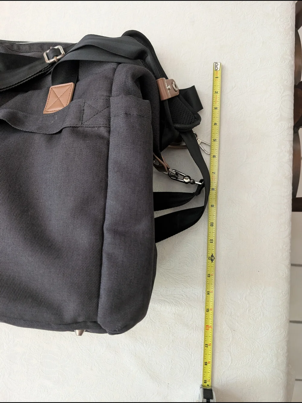 N/A features pouch men’s