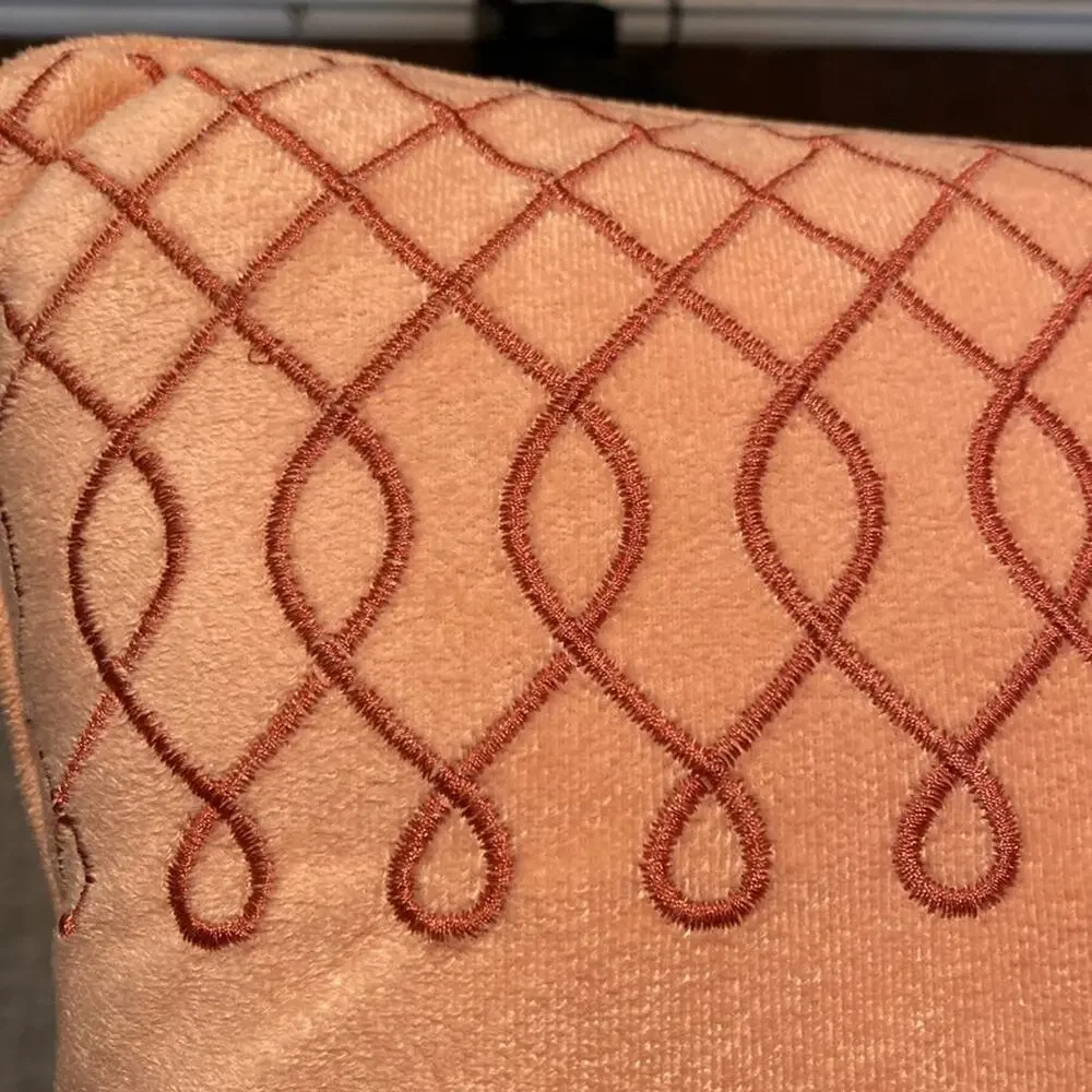 Vintage bed bath and‎ beyond embroidered pink velveteen 20x20 accent pillow