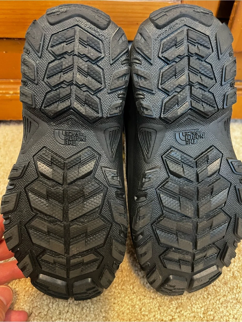 The North Face Alpenglow V Waterproof Gray Black Winter Snow Boots 6 Kids