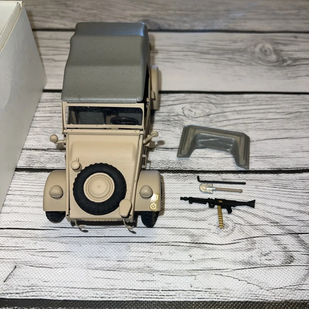 Hendrich diecast tan