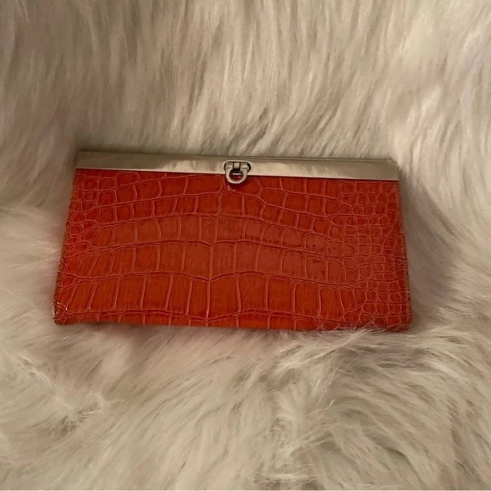 Wallet‎ Women’s Snap Closure Change Zip Pocket Inside Dividers