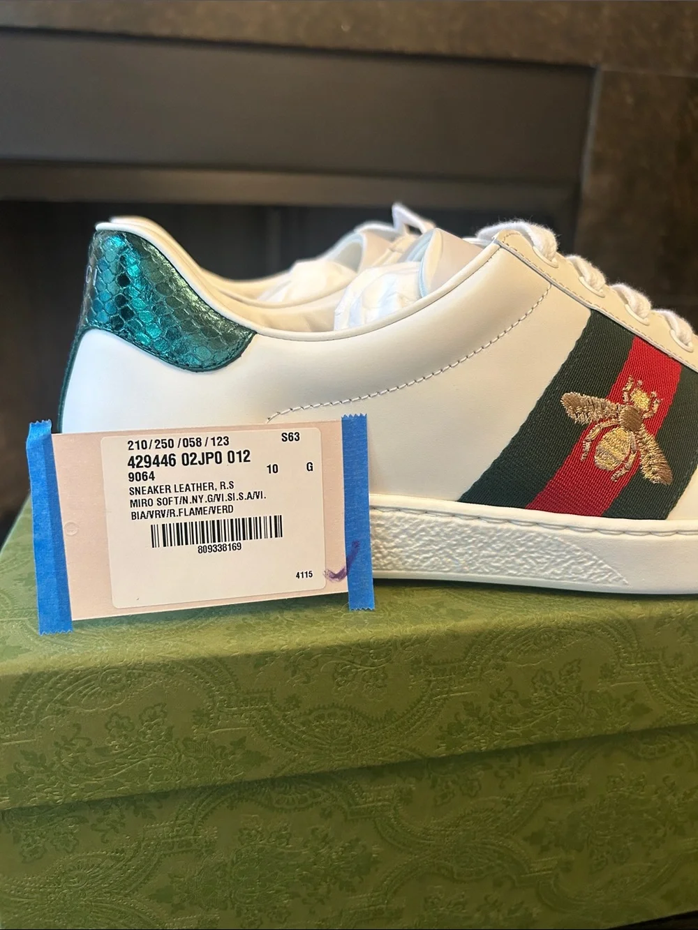 Gucci white embroidered versatile