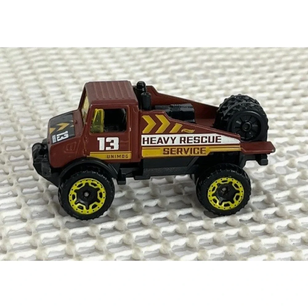 2018 Hot‎ Wheels Mercedes-Benz Unimog 1300L HW Haulers