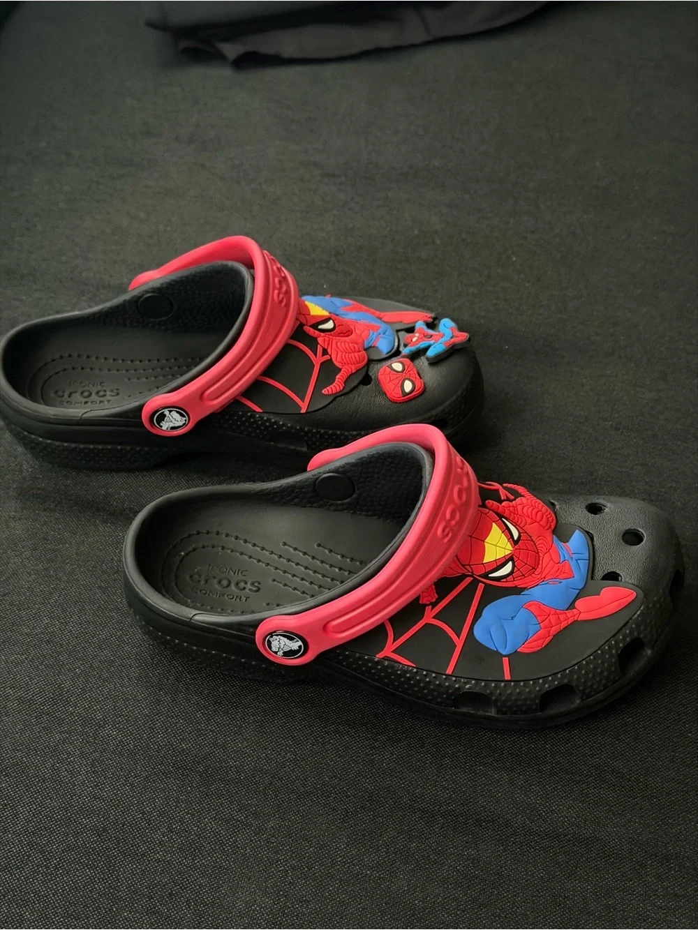 CROCS spider used graphics
