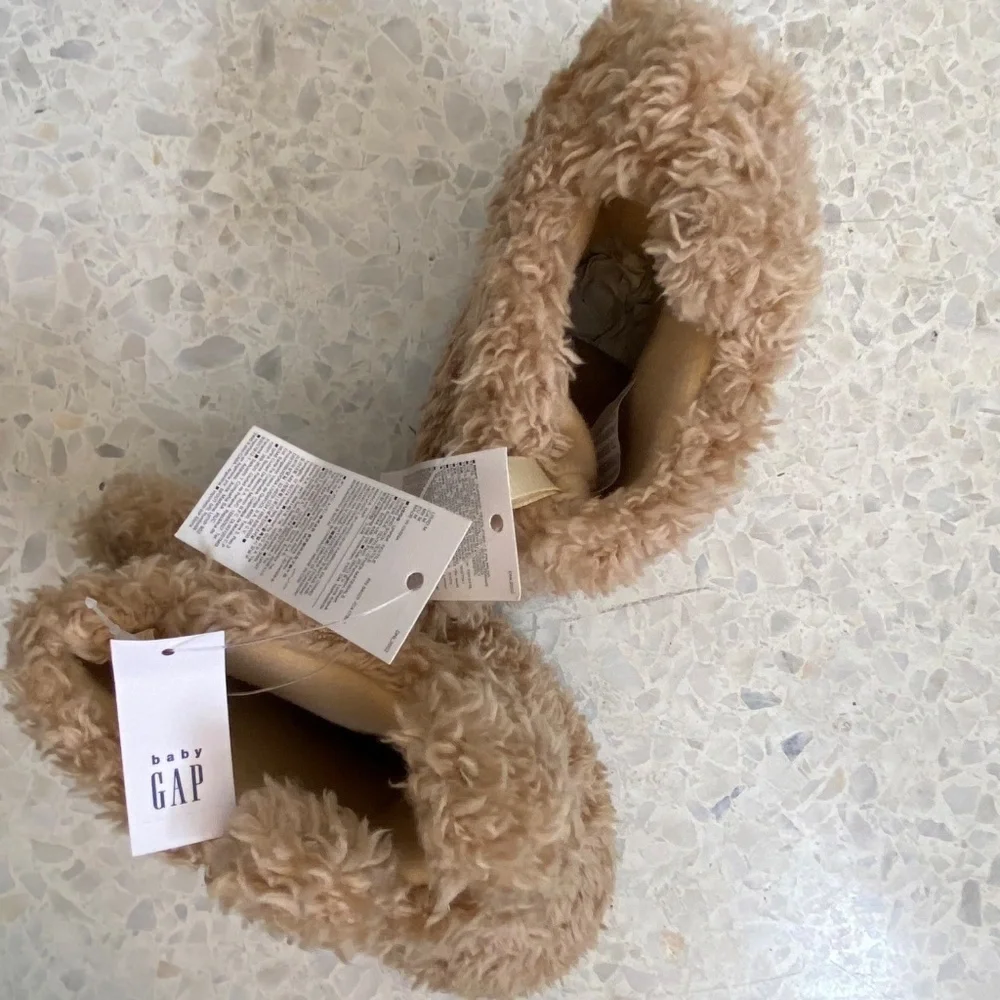 NWT GAP Baby & Toddler Cozy Bear Slippers