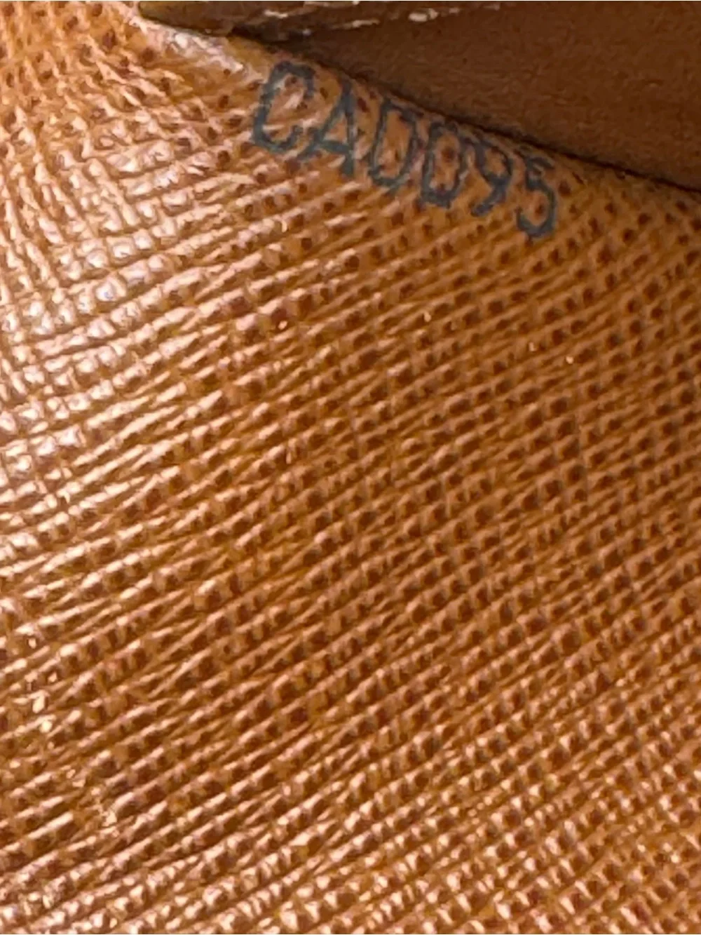 Louis Vuitton smoke pet