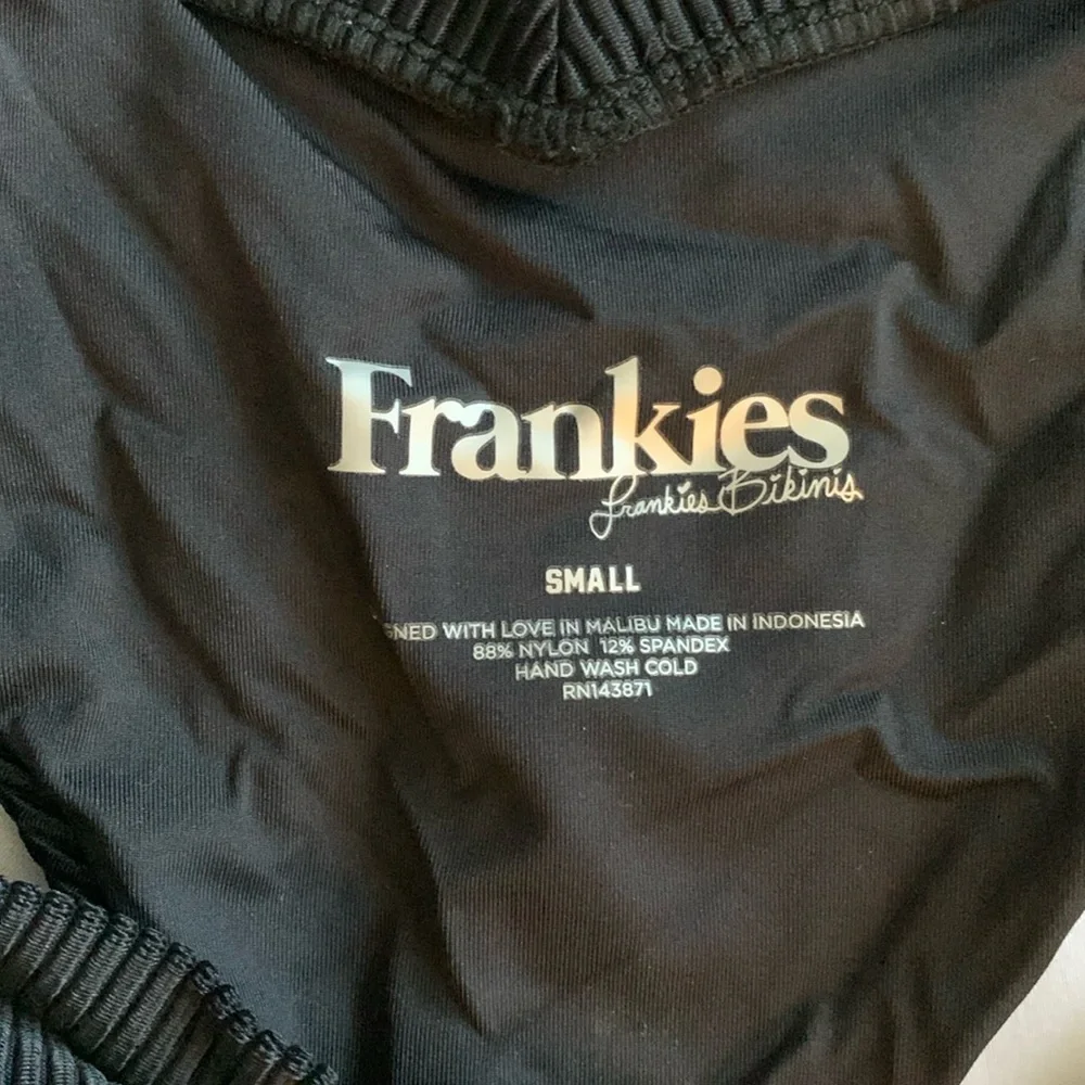 Frankies Bikinis size small