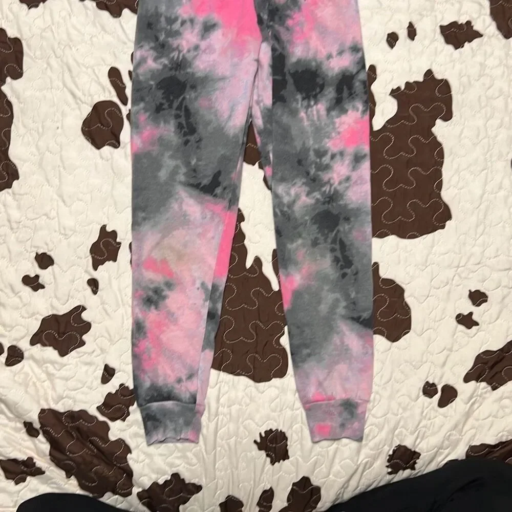 Justice pairs joggers