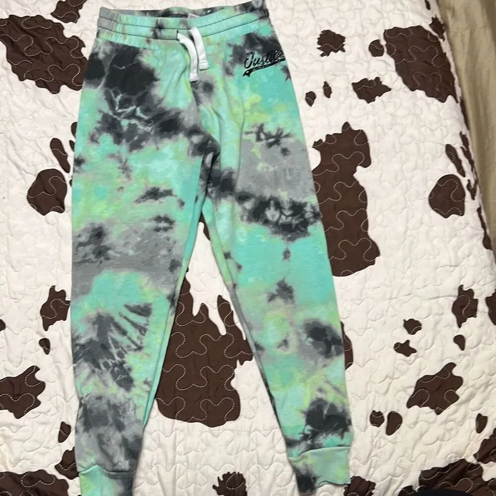Justice pairs joggers