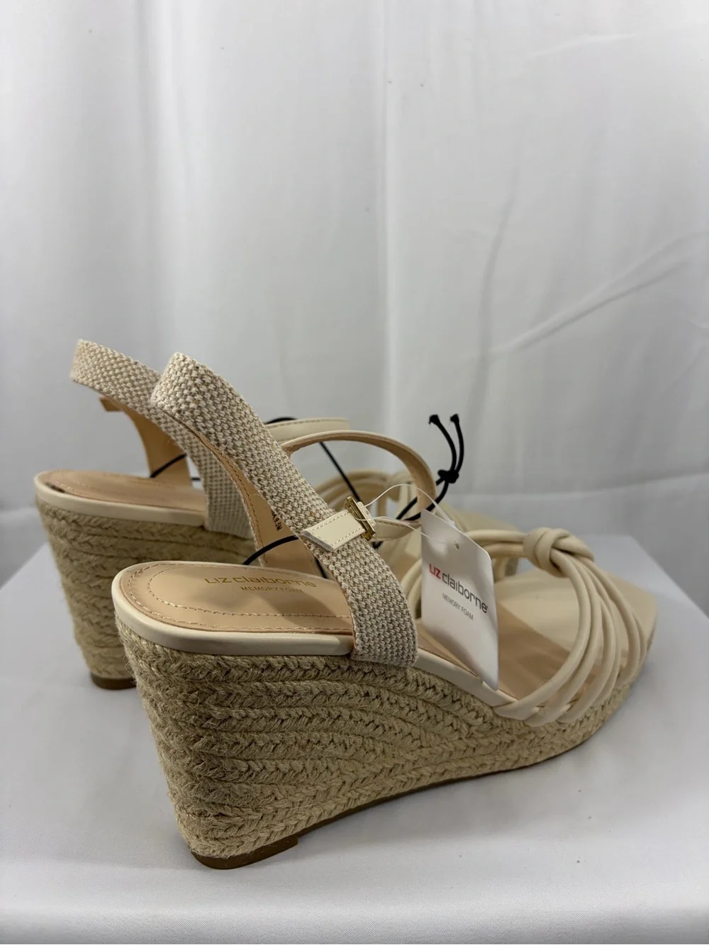 Liz Claiborne inch •stylish we
