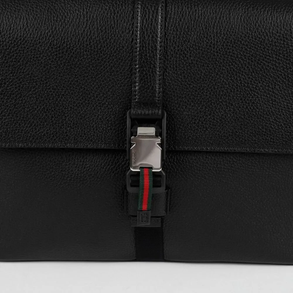 Gucci details gender