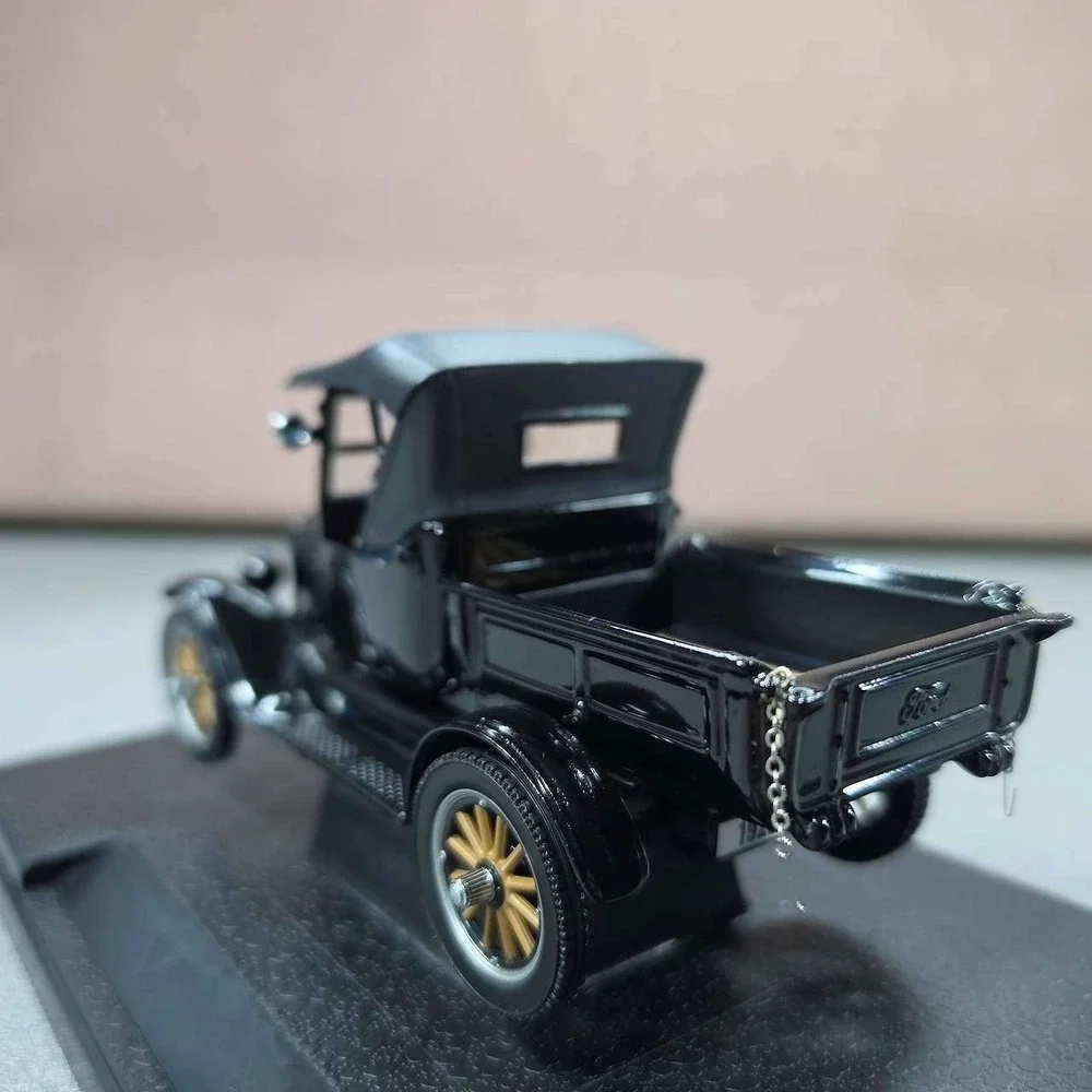Ford capture piece