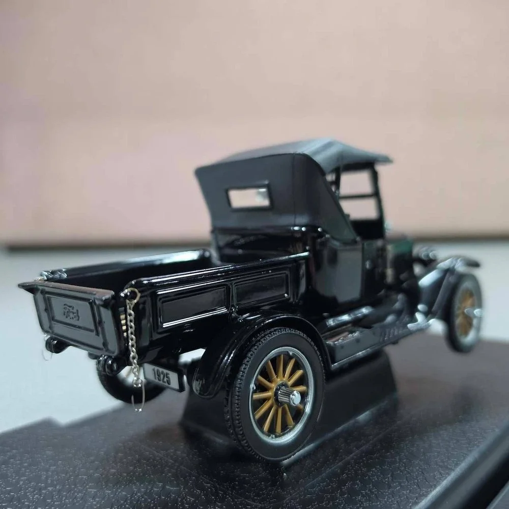 Ford capture piece