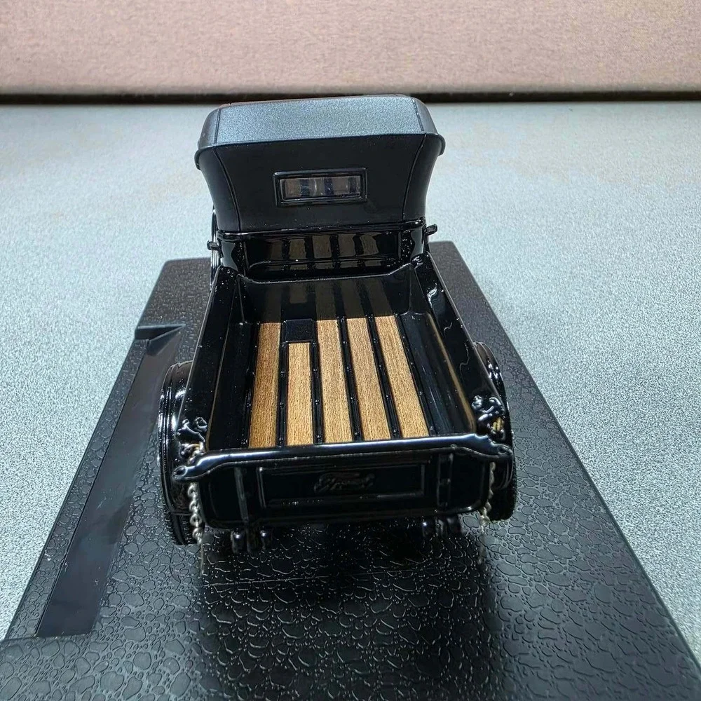 Ford capture piece