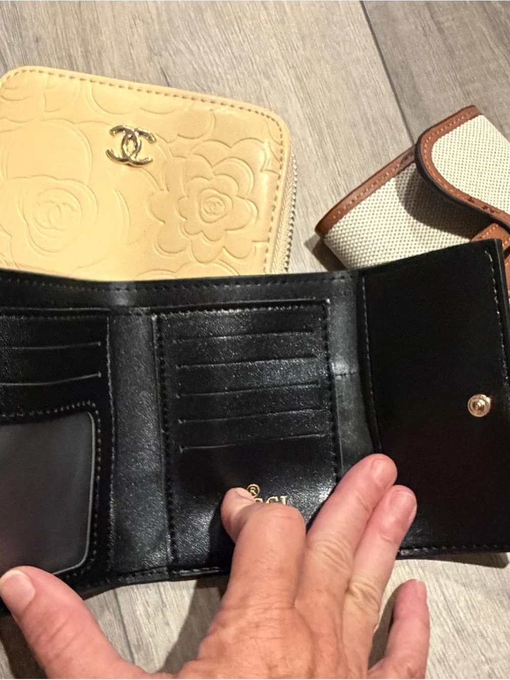 N/A three wallets