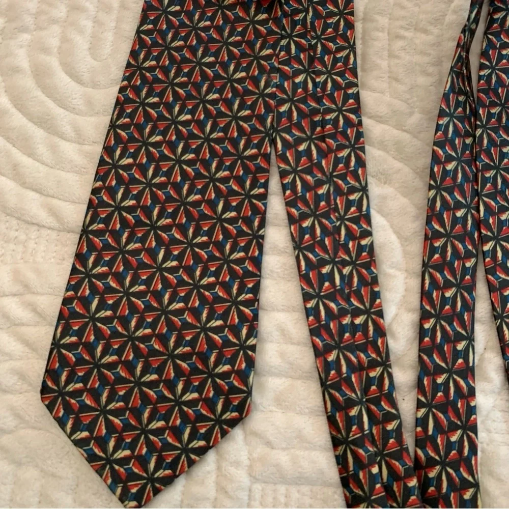 DAE RO Silk Blue Red Patterned Tie