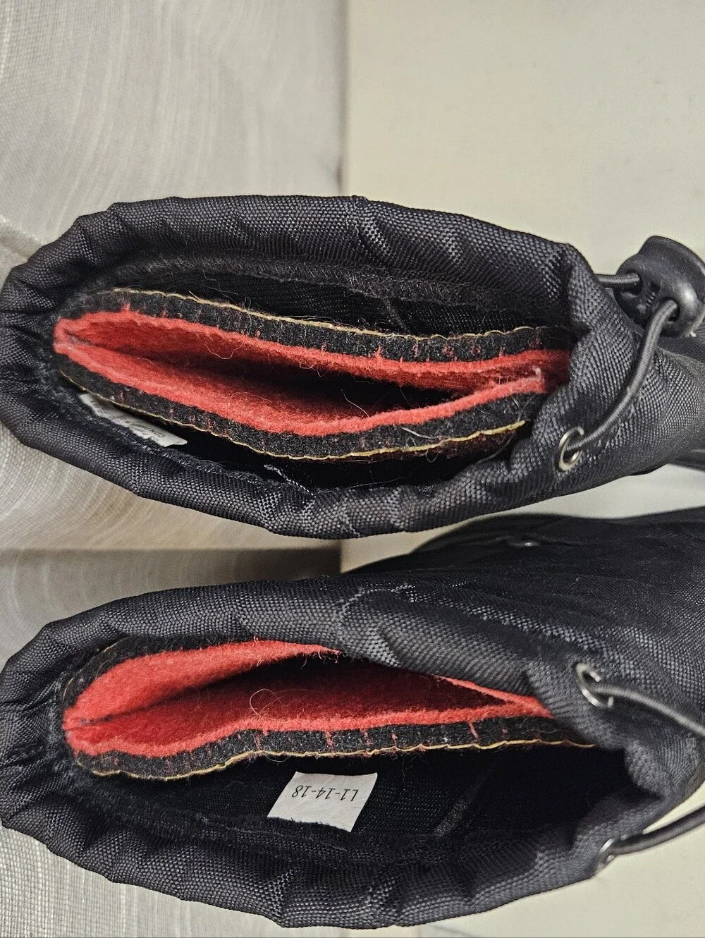 Kid's Kamik snow boots size 4 Black