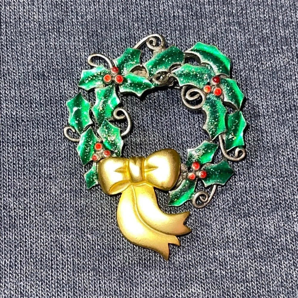 AJMC elegant gold