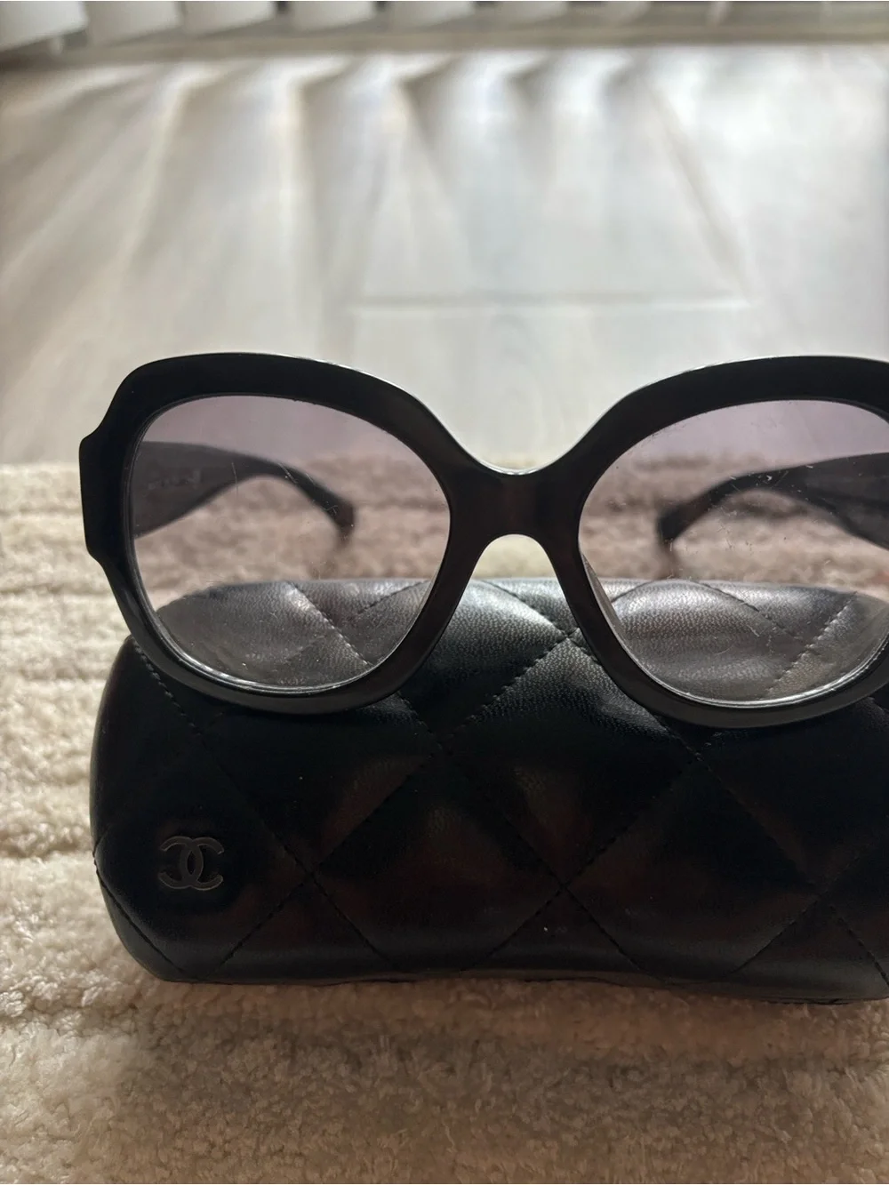 CHANEL frame square detail