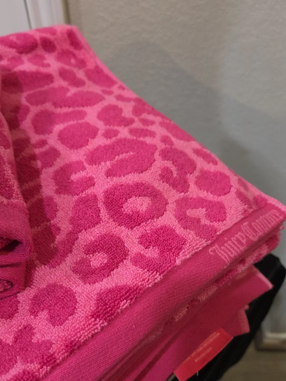 Juicy Couture vibrant hot