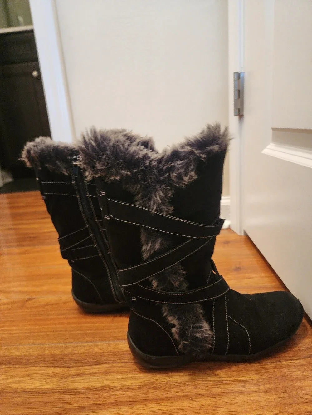 Natural Soul Black Faux-Fur Trim Women's Winter Boots Size 6