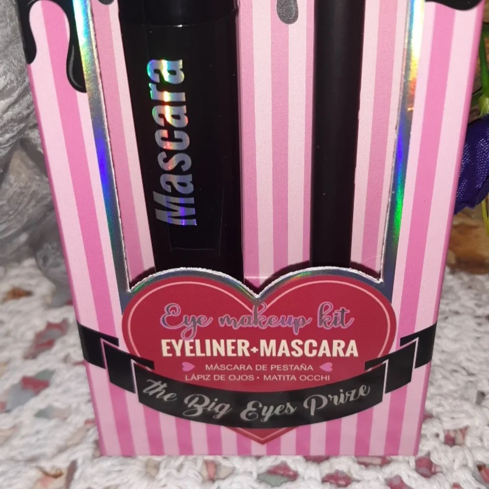 🆕THE BIG EYES PRIZE 12 HOUR WEAR BLACK VOLUME MASCARA & EYELINER BOXED SET