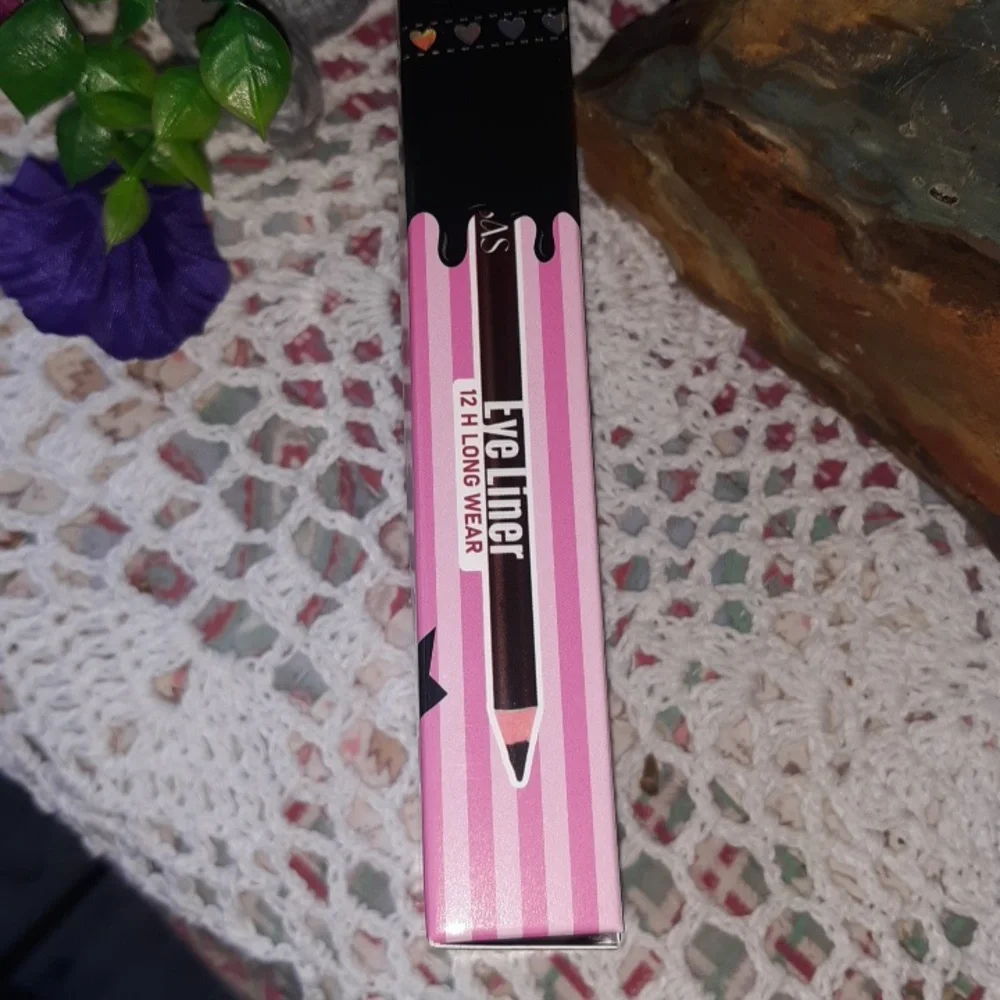 🆕THE BIG EYES PRIZE 12 HOUR WEAR BLACK VOLUME MASCARA & EYELINER BOXED SET
