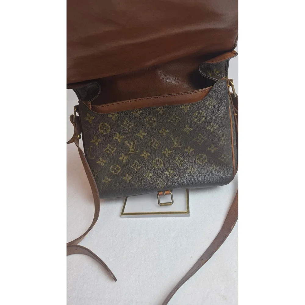 Louis Vuitton lv leather