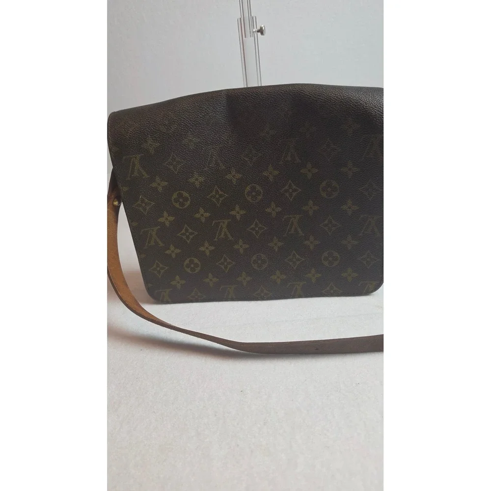 Louis Vuitton dark pattern