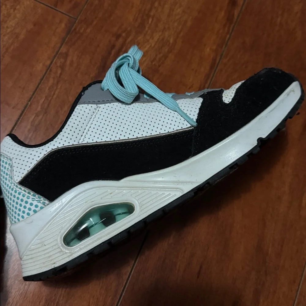 BT21 Van Skechers Sneakers size 6.5