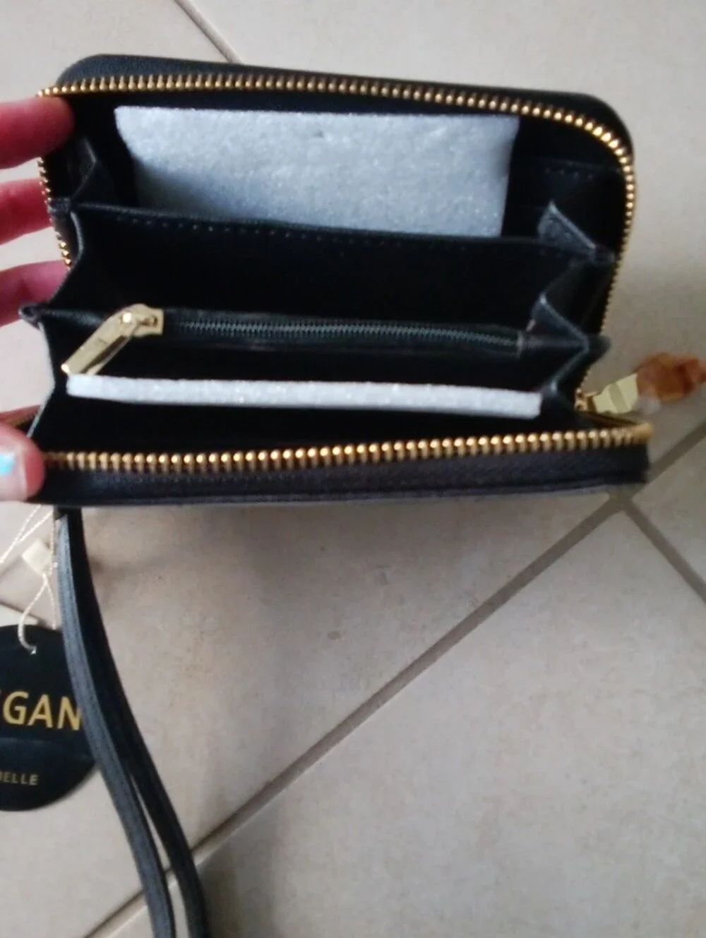 Isabelle compact black