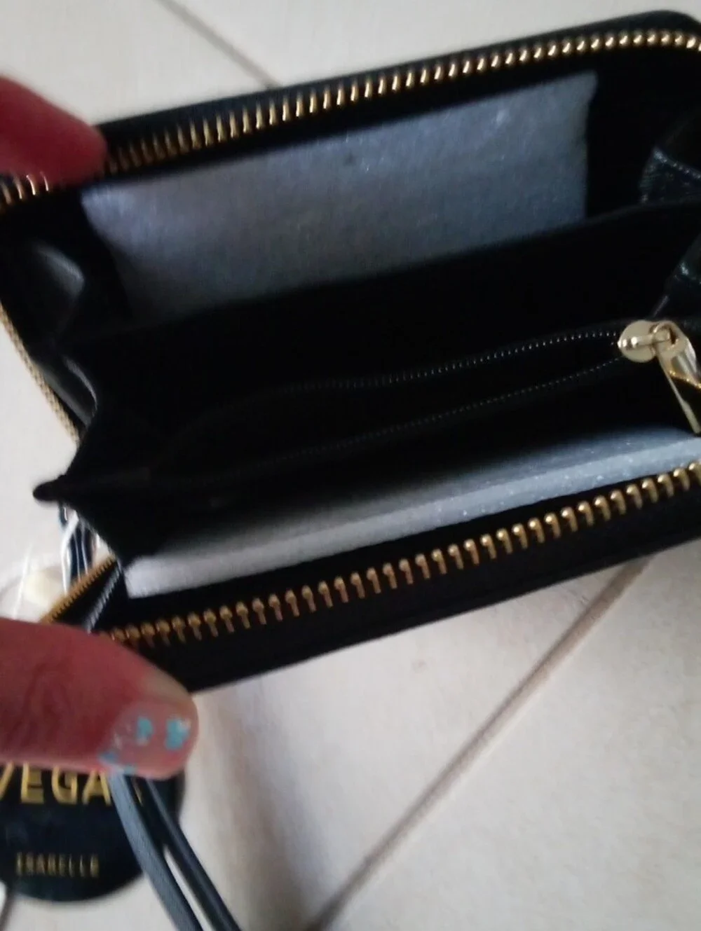 Isabelle compact black