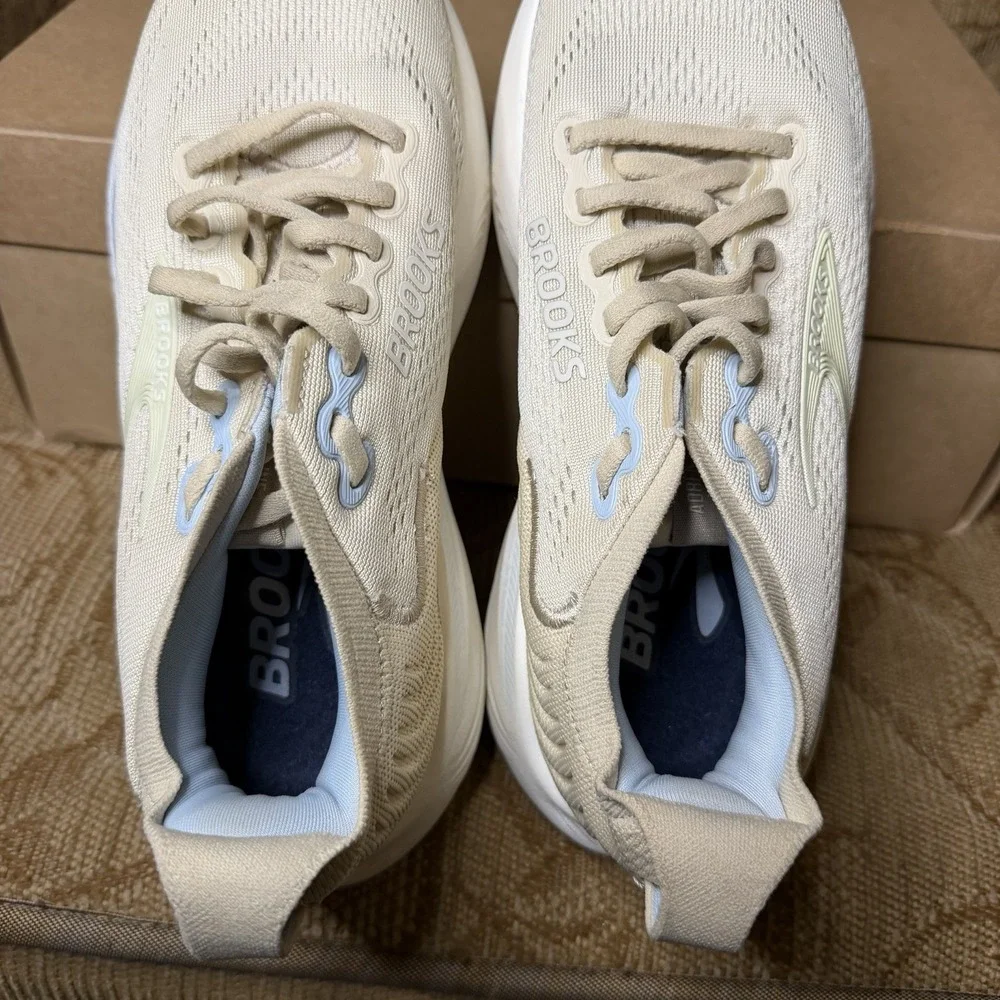 Brooks Adrenaline GTS 25 Sand Coconut 1204431B244 Women's 6.5 B Running Shoes