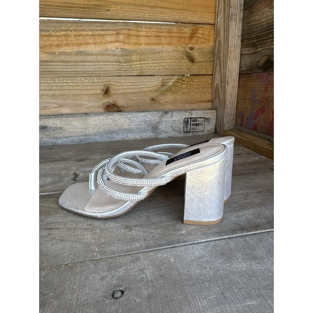 Jones New York Earon Sandals heels~size 7.5 Silver Dressy Heels Chunk Heel CUTE!