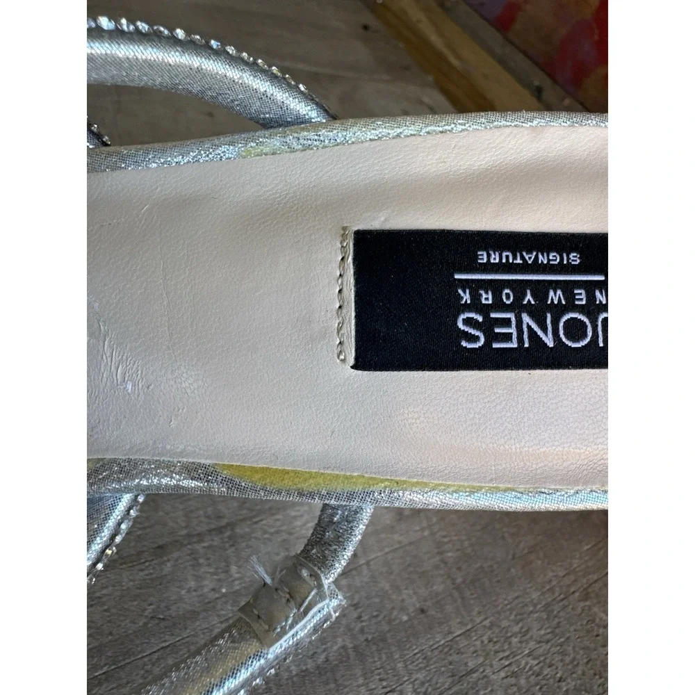Jones New York Earon Sandals heels~size 7.5 Silver Dressy Heels Chunk Heel CUTE!