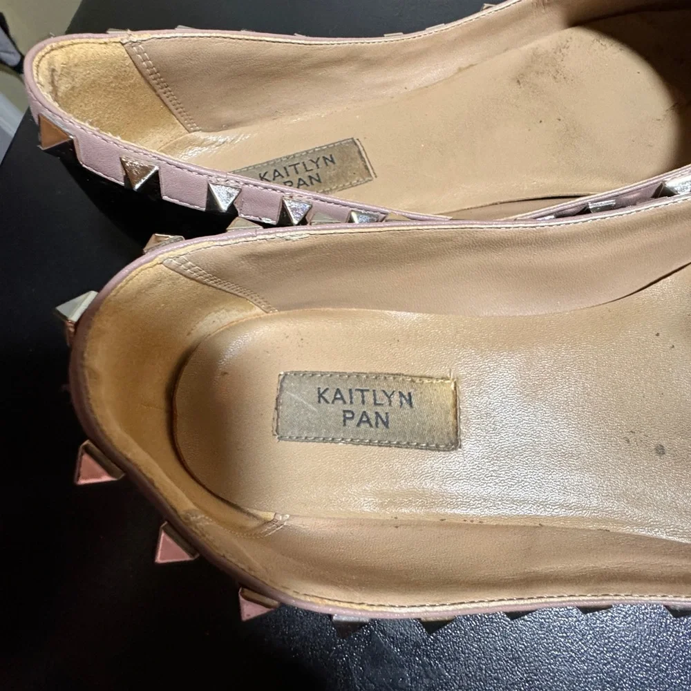 Kaitlyn Pan size 9 black/pink rock stud pointed leather ballet flats