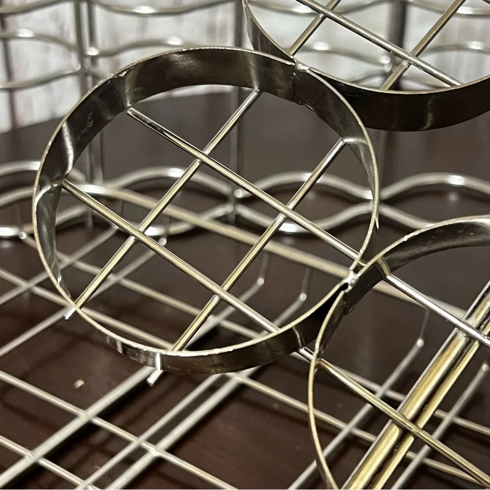 Sur La Table baskets handle