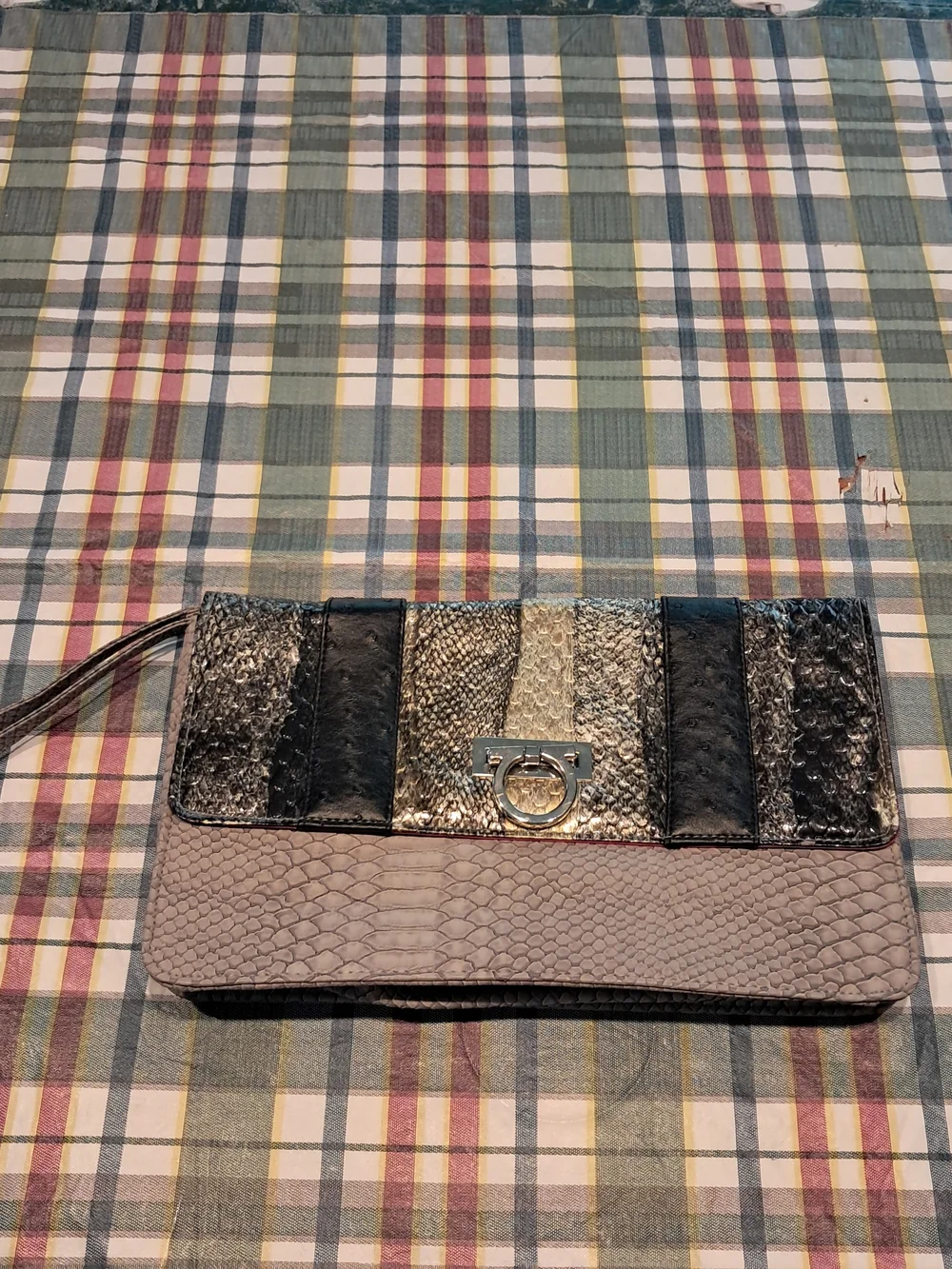 Giannini Metallic‎ Snake-Effect Wristlet Clutch - Gray/Black