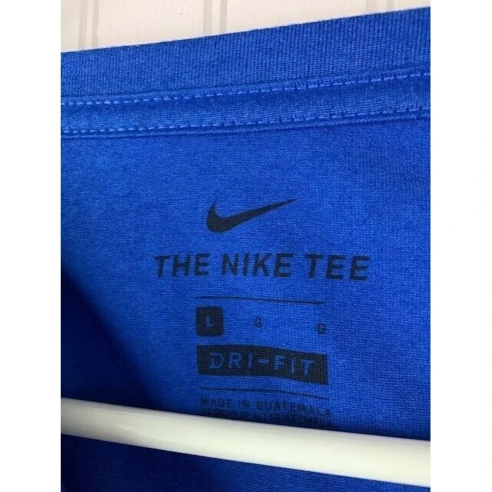 Nike tee size