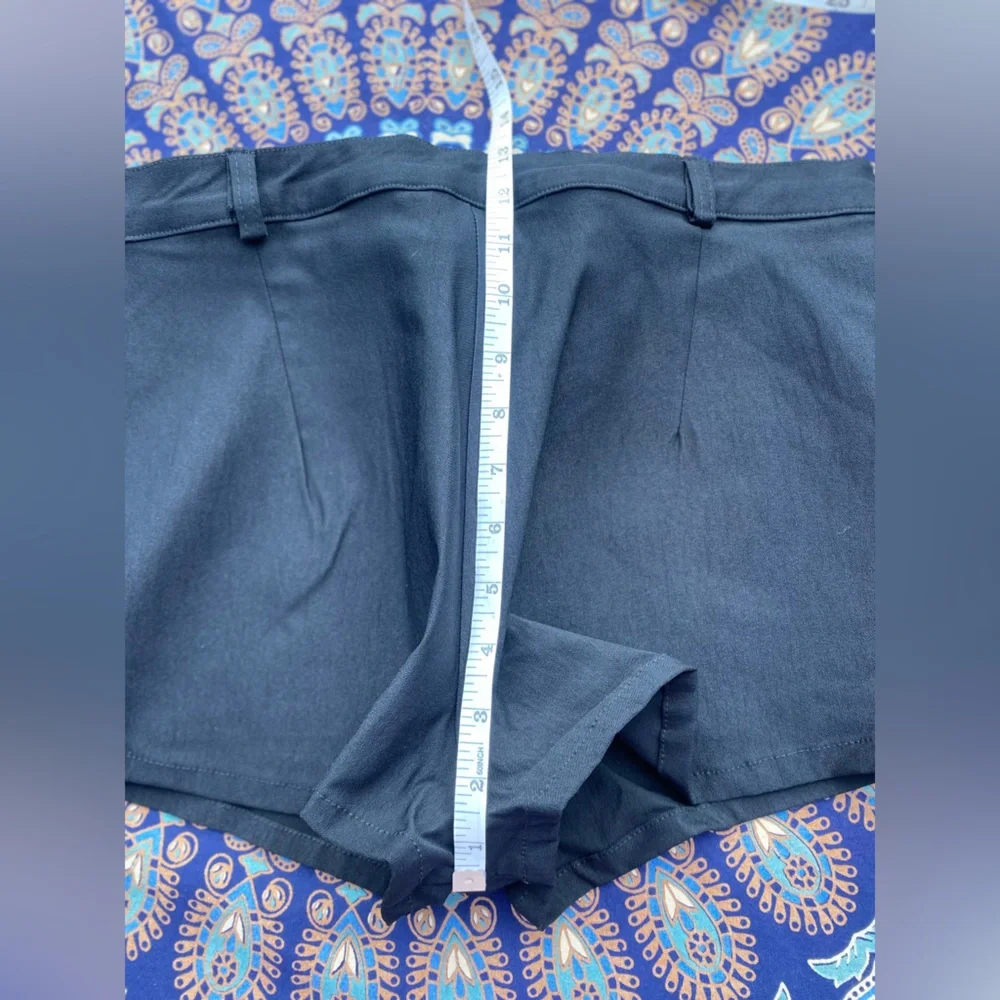 Nasty Gal Black Shorts - L