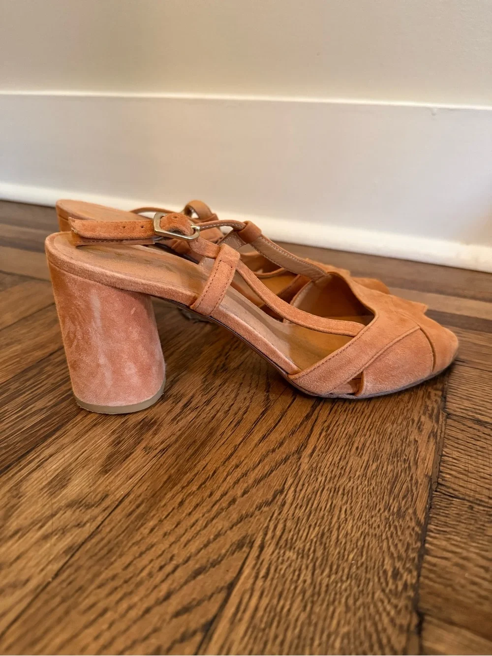 Nero Giardini peach suede