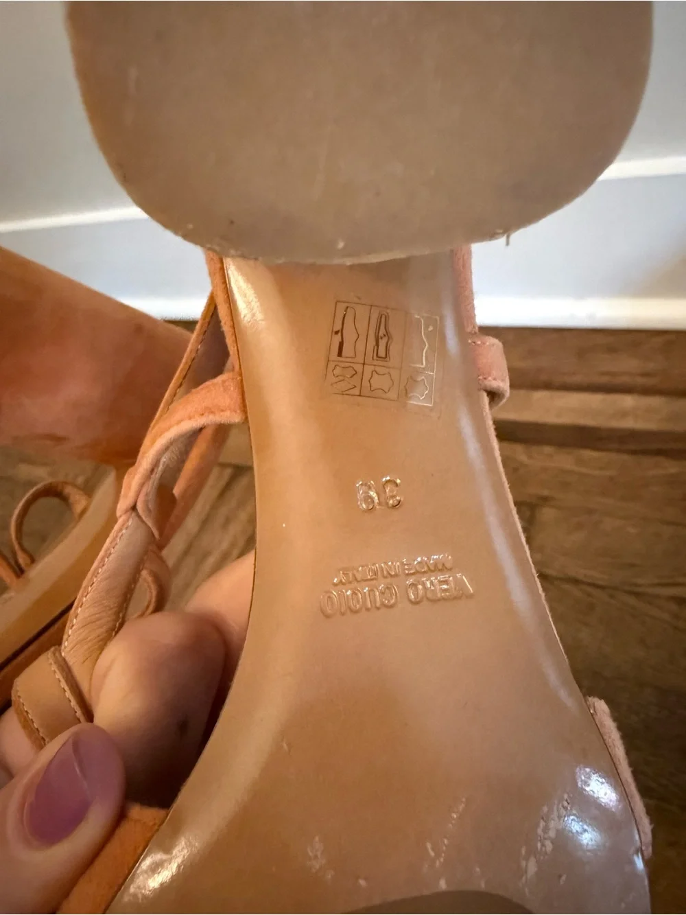 Nero Giardini peach suede