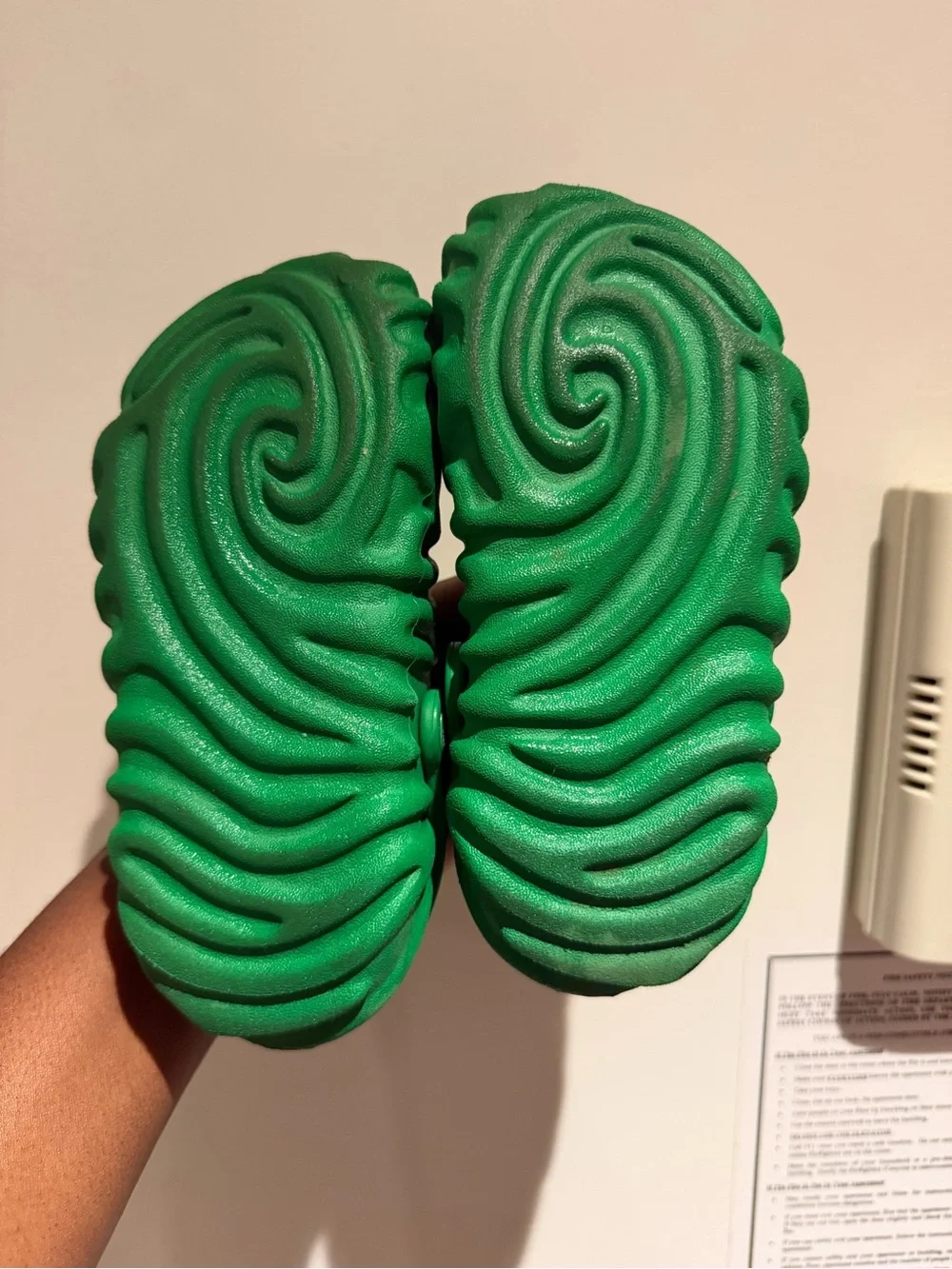 CROCS bold green
