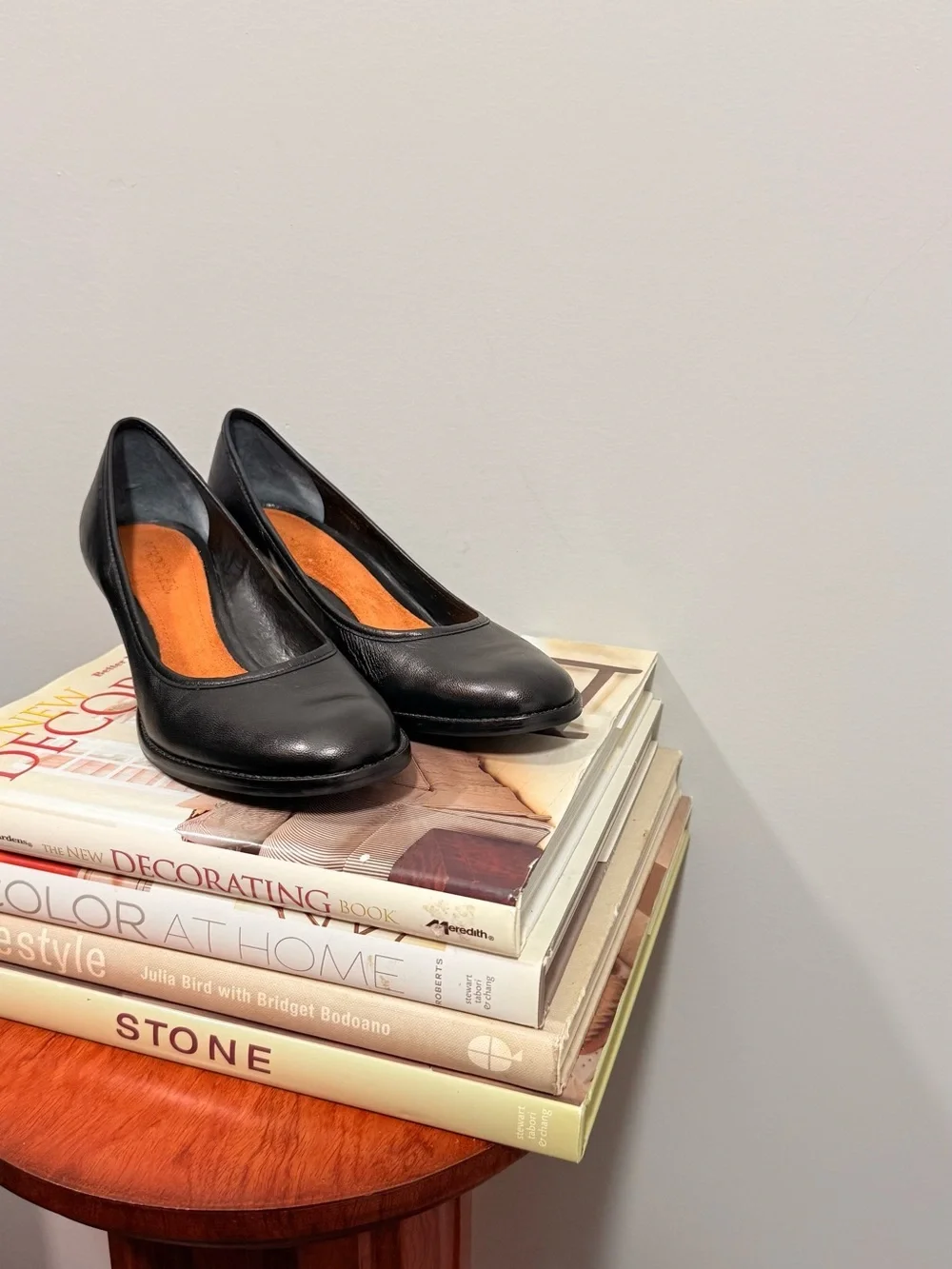 AEROSOLES sleek black