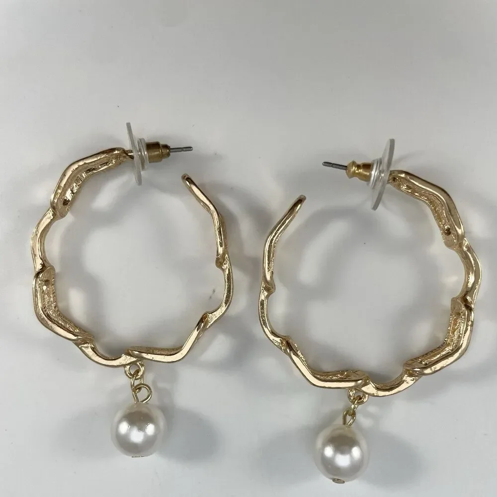 Unbranded statement gold