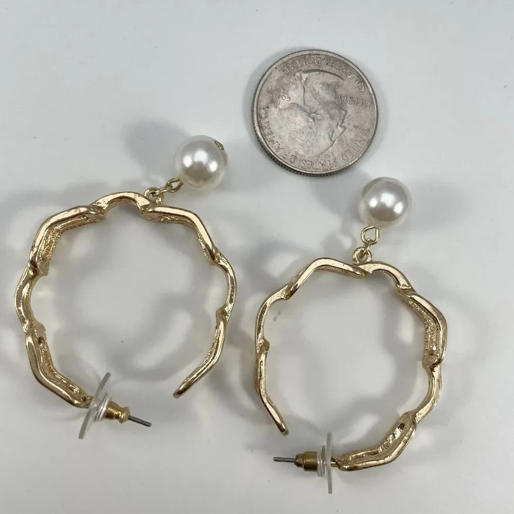 Unbranded statement gold