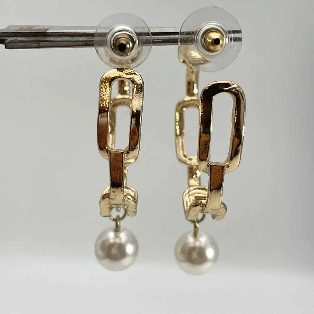 Unbranded statement gold