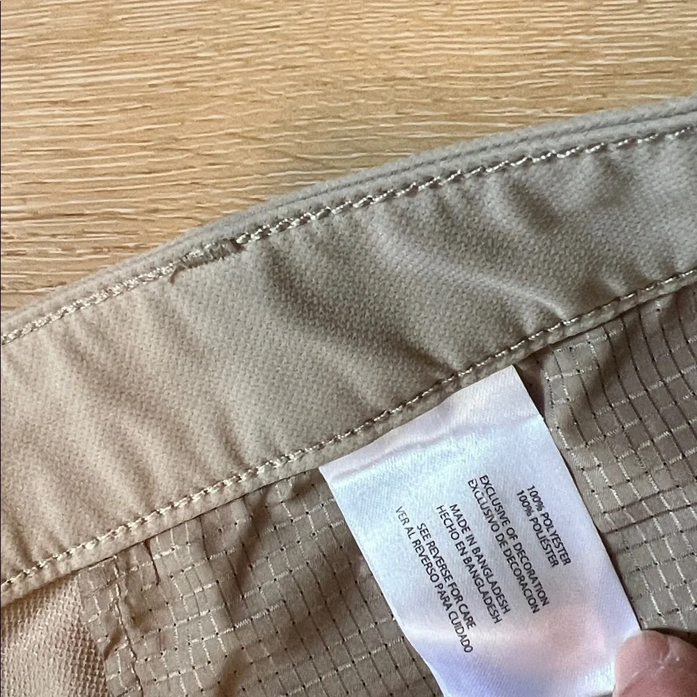 Banana republic men 40 waist 30 length tan 100% Polyester